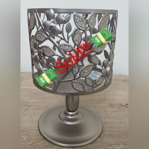 💵 SOLD! 💵Bath & Body Works "Dogwood" candle pedestal l*NWT *silver leafed*
